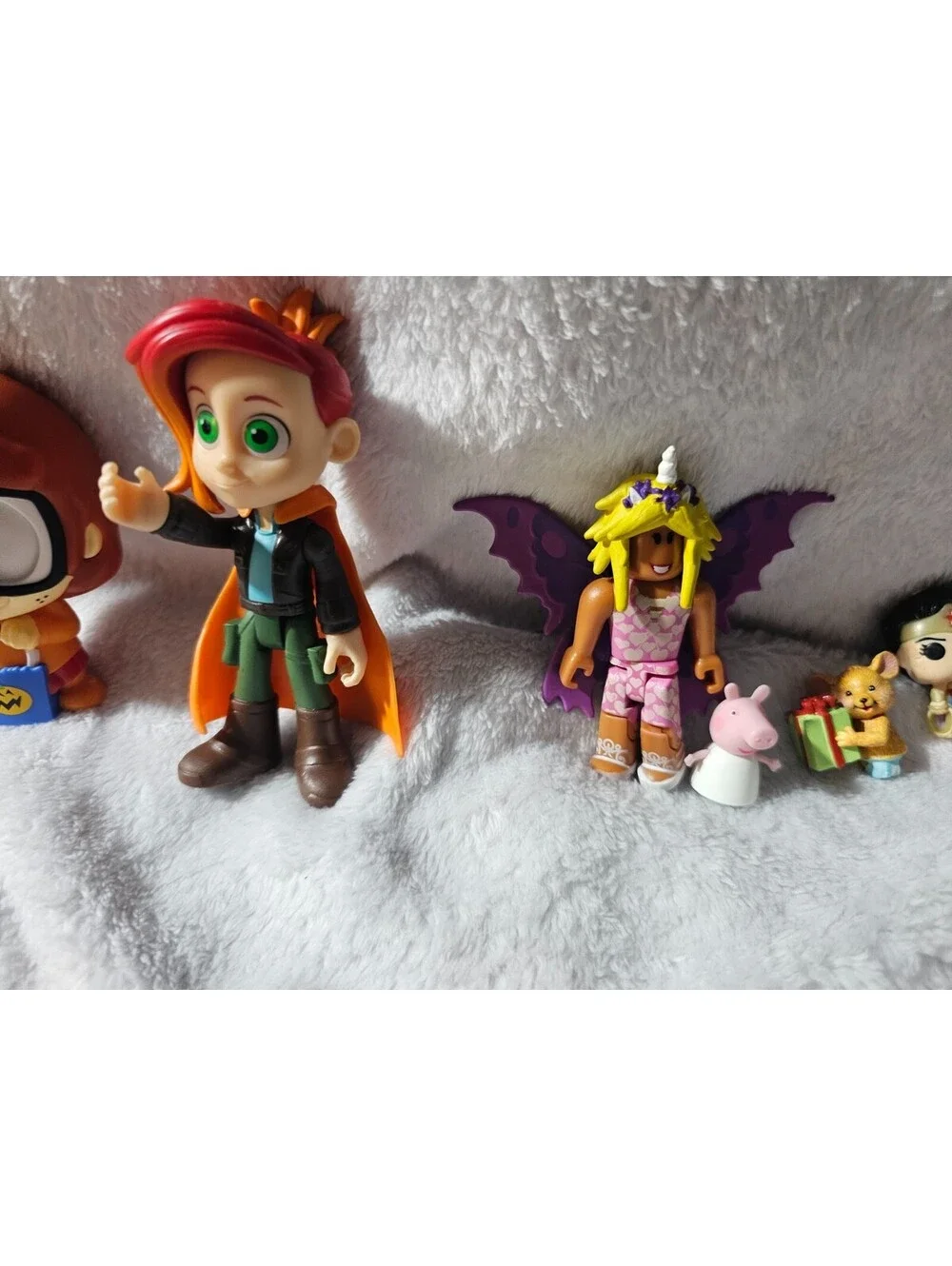 (16pc) Mixed Lot of Toys Figures Wonder Woman Daphne Peppa Pig Hello Kitty etc.
